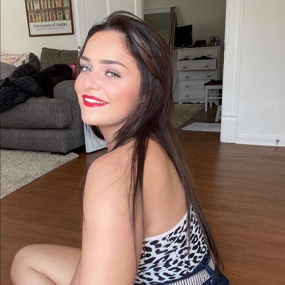 Meet your Posher, Mackenzie - Picture 1 of 1